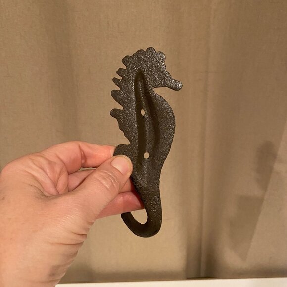 Cast Iron Seahorse Wall Hook 5.5โ Nautical Coastal Decor Hanger - Picture 3 of 6